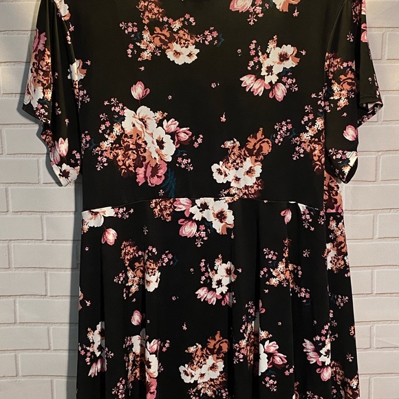Torrid size 3X black floral tie wrap top - Picture 3 of 5